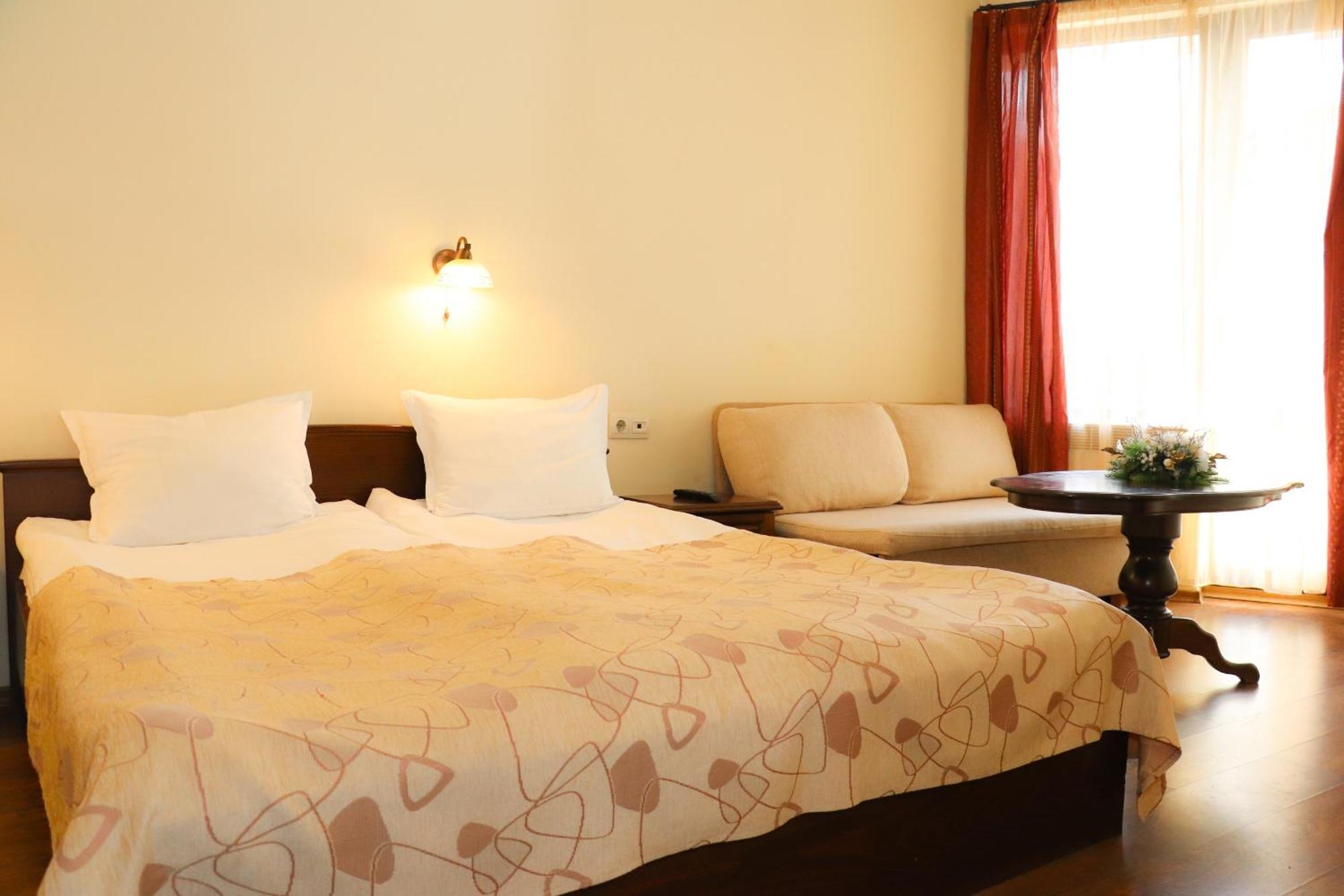 & Mountain Romance Guest house